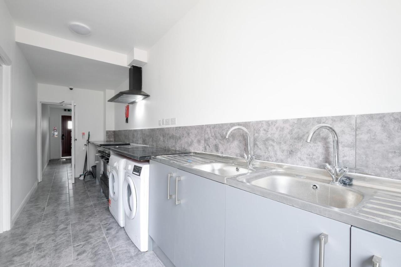 Fernbank Studios Sudbury Hill Harrow Self-Contained Studios With En-Suite Wembley Buitenkant foto