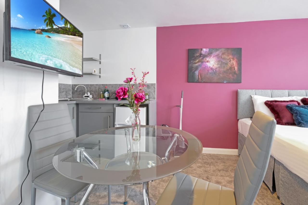 Fernbank Studios Sudbury Hill Harrow Self-Contained Studios With En-Suite Wembley Buitenkant foto