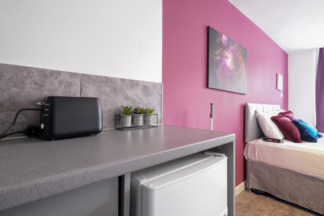Fernbank Studios Sudbury Hill Harrow Self-Contained Studios With En-Suite Wembley Buitenkant foto