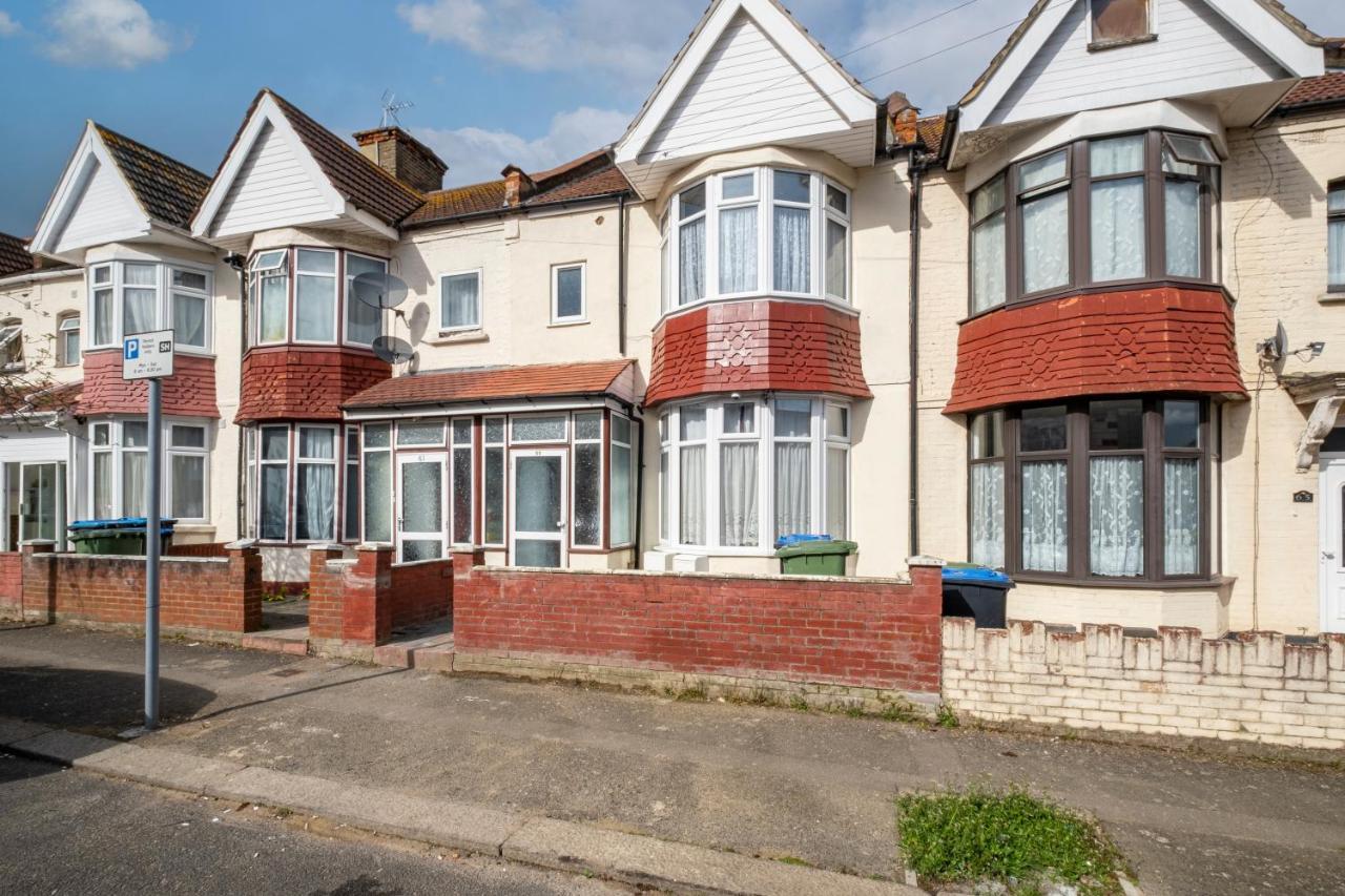 Fernbank Studios Sudbury Hill Harrow Self-Contained Studios With En-Suite Wembley Buitenkant foto