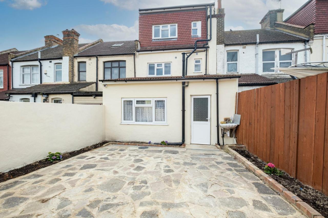 Fernbank Studios Sudbury Hill Harrow Self-Contained Studios With En-Suite Wembley Buitenkant foto