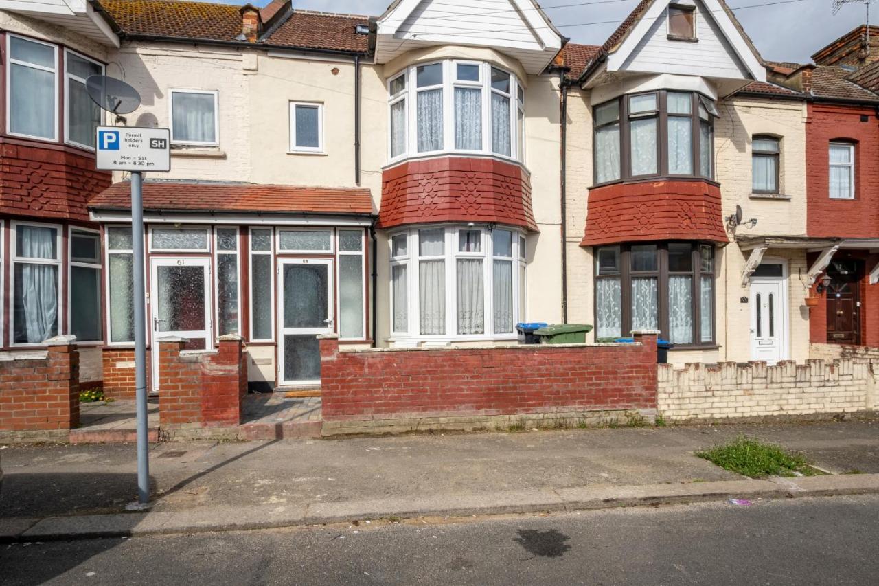 Fernbank Studios Sudbury Hill Harrow Self-Contained Studios With En-Suite Wembley Buitenkant foto