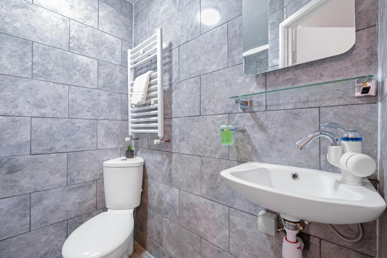 Fernbank Studios Sudbury Hill Harrow Self-Contained Studios With En-Suite Wembley Buitenkant foto