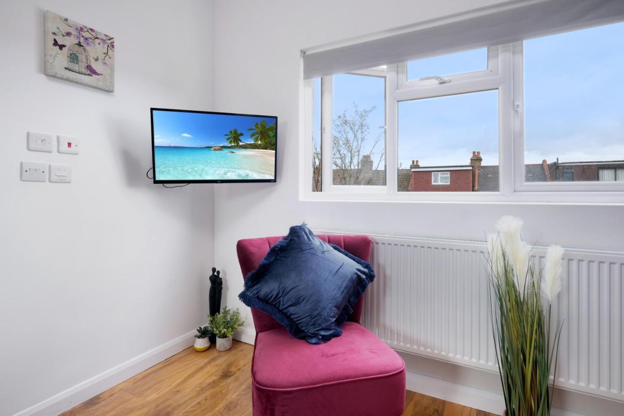 Fernbank Studios Sudbury Hill Harrow Self-Contained Studios With En-Suite Wembley Buitenkant foto