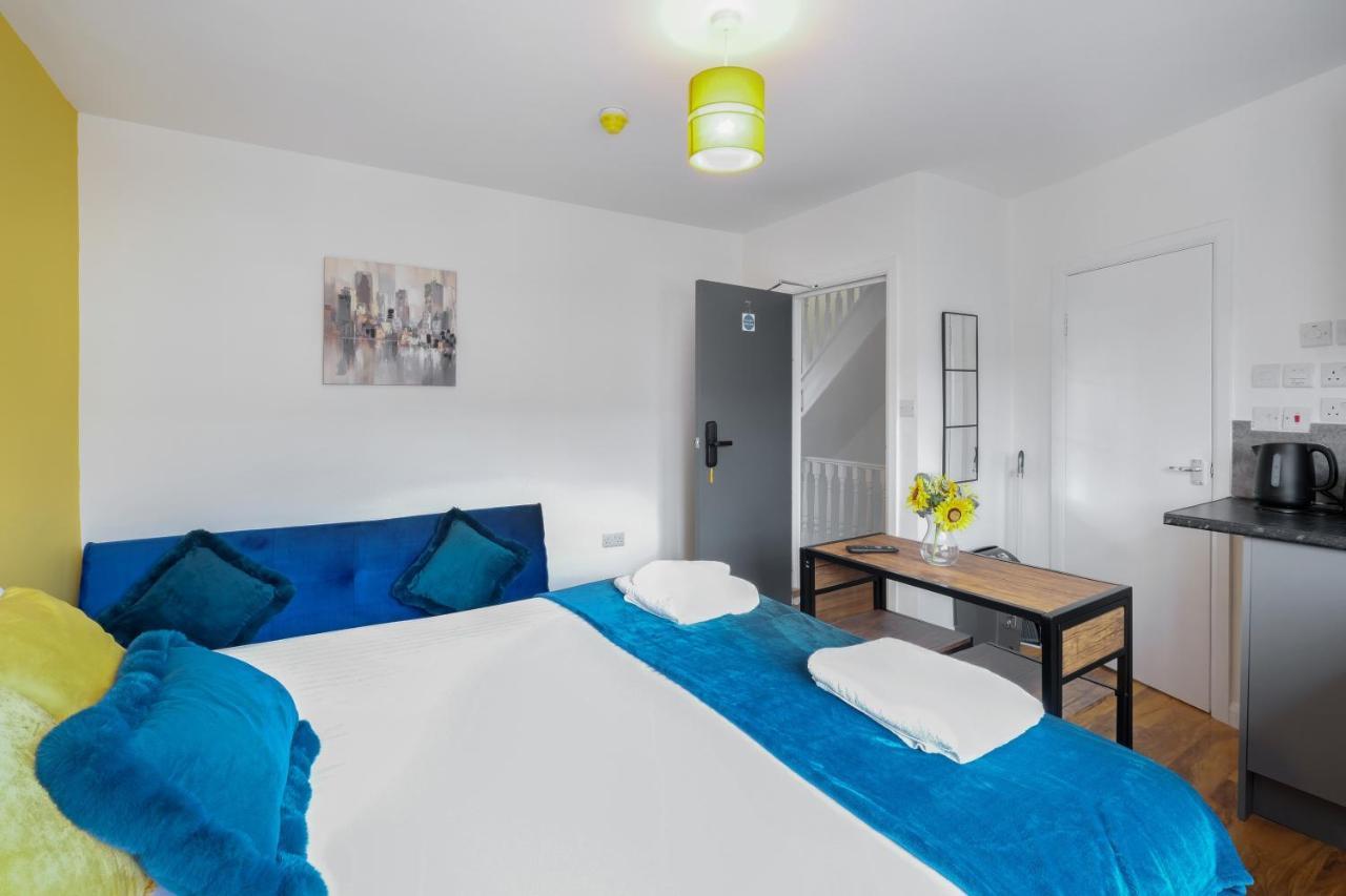 Fernbank Studios Sudbury Hill Harrow Self-Contained Studios With En-Suite Wembley Buitenkant foto