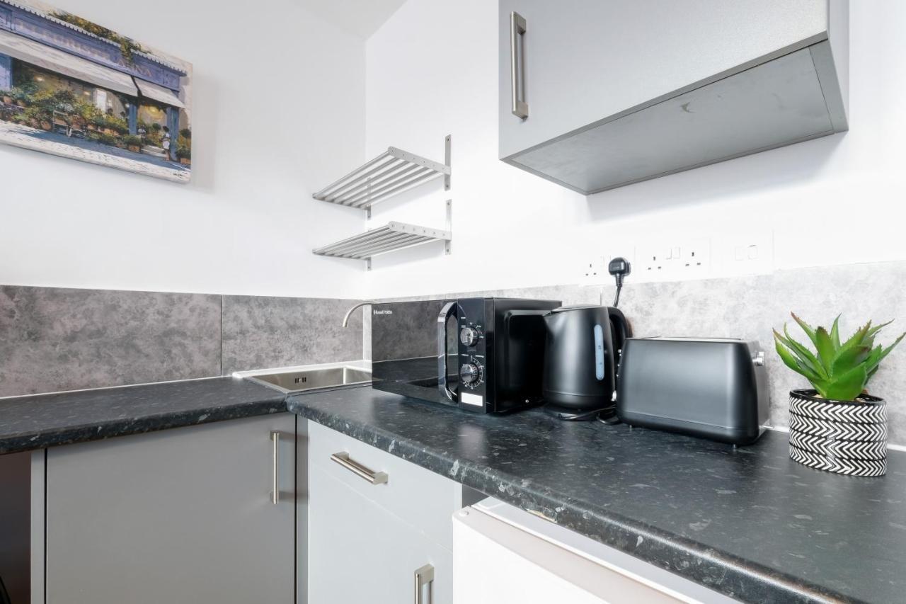 Fernbank Studios Sudbury Hill Harrow Self-Contained Studios With En-Suite Wembley Buitenkant foto