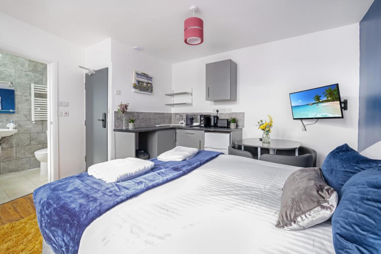 Fernbank Studios Sudbury Hill Harrow Self-Contained Studios With En-Suite Wembley Buitenkant foto