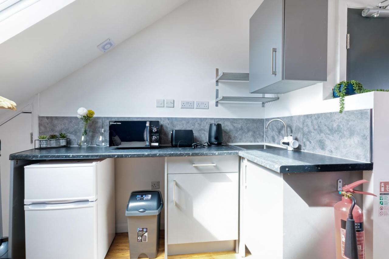 Fernbank Studios Sudbury Hill Harrow Self-Contained Studios With En-Suite Wembley Buitenkant foto