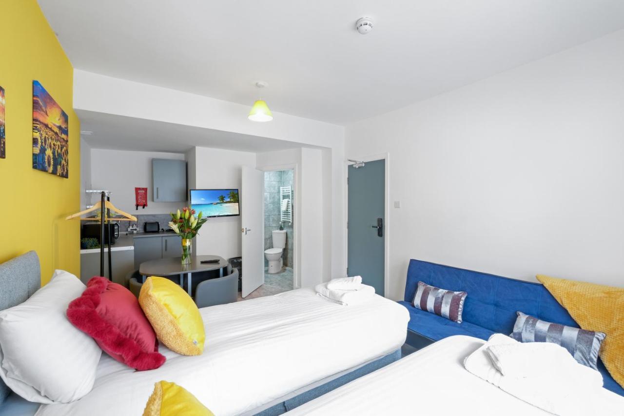 Fernbank Studios Sudbury Hill Harrow Self-Contained Studios With En-Suite Wembley Buitenkant foto
