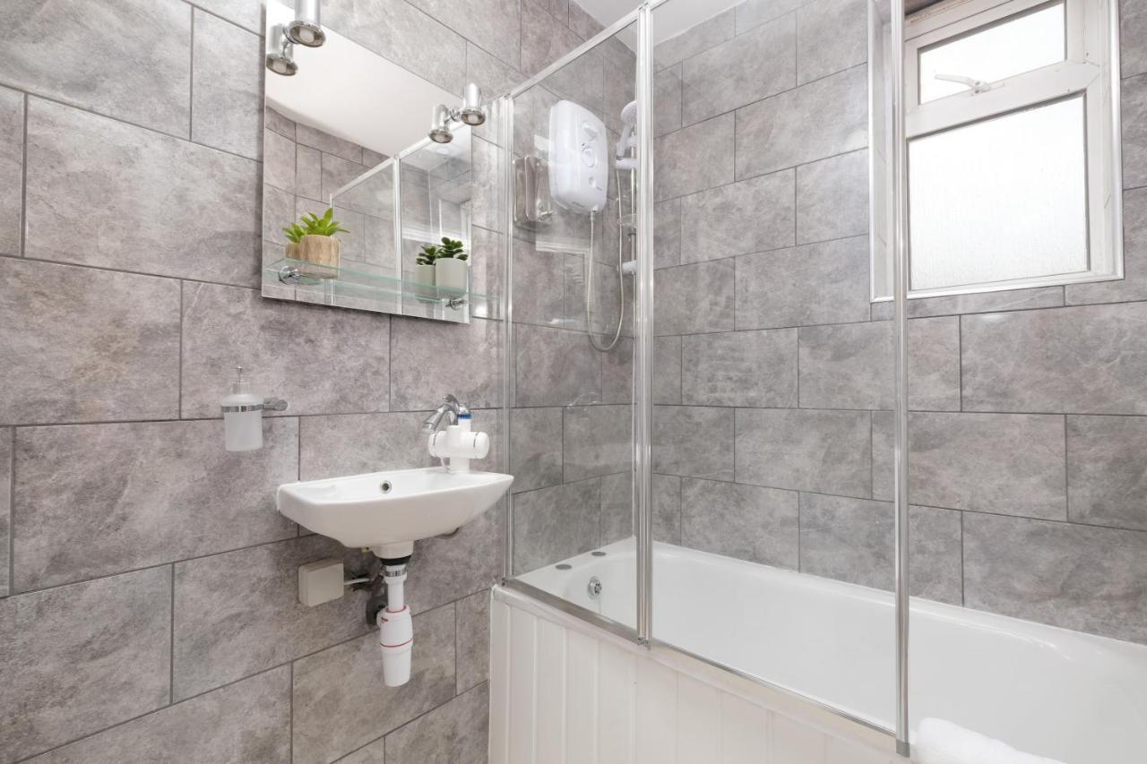 Fernbank Studios Sudbury Hill Harrow Self-Contained Studios With En-Suite Wembley Buitenkant foto
