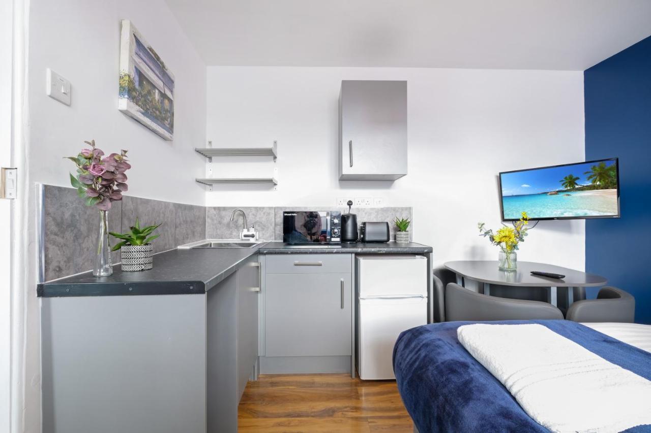 Fernbank Studios Sudbury Hill Harrow Self-Contained Studios With En-Suite Wembley Buitenkant foto