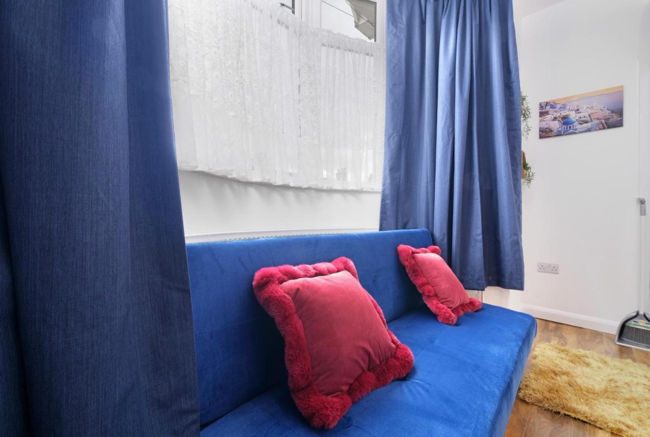 Fernbank Studios Sudbury Hill Harrow Self-Contained Studios With En-Suite Wembley Buitenkant foto