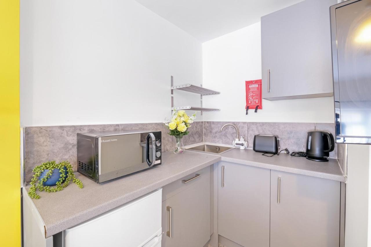 Fernbank Studios Sudbury Hill Harrow Self-Contained Studios With En-Suite Wembley Buitenkant foto