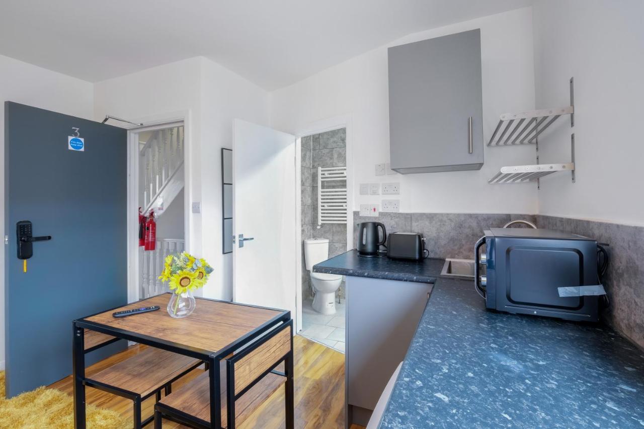Fernbank Studios Sudbury Hill Harrow Self-Contained Studios With En-Suite Wembley Buitenkant foto