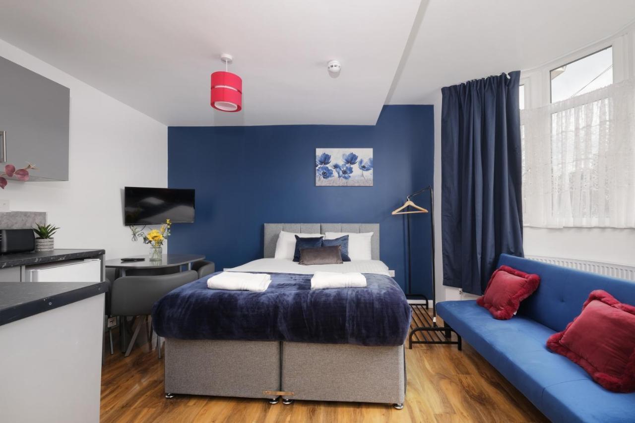 Fernbank Studios Sudbury Hill Harrow Self-Contained Studios With En-Suite Wembley Buitenkant foto