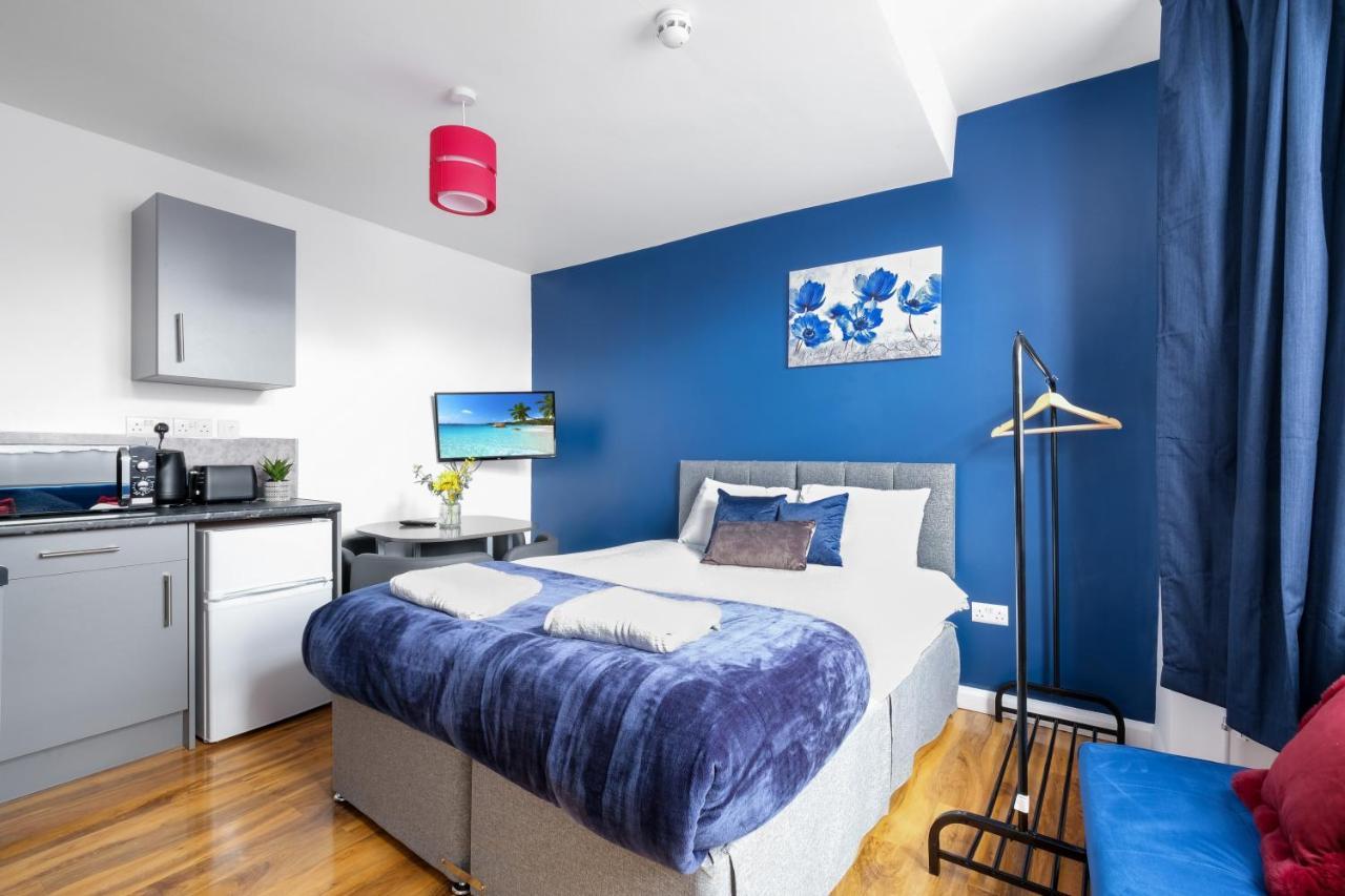 Fernbank Studios Sudbury Hill Harrow Self-Contained Studios With En-Suite Wembley Buitenkant foto