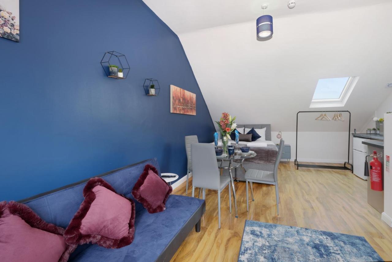 Fernbank Studios Sudbury Hill Harrow Self-Contained Studios With En-Suite Wembley Buitenkant foto